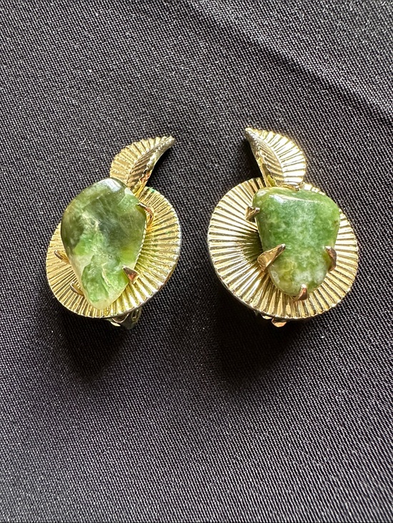 Coro Jewelry - Vintage Coro GUC jade clip on earrings in goldtone plated leaf design